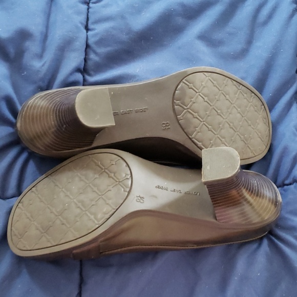 Gently worn brown pumps - Picture 2 of 7